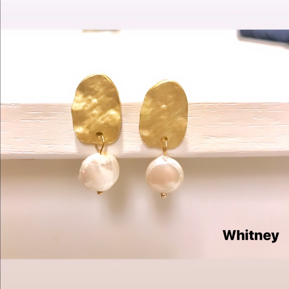 🆕 Freshwater Baroque Pearl drop earring